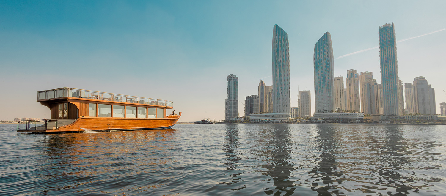 Passeio de safari premium no deserto em Dubai com experiência exclusiva no Sonara Camp, incluindo jantar de luxo no deserto, paisagens das dunas douradas, entretenimento premium e atendimento personalizado com guia em português em Dubai para brasileiros. Experiência VIP no deserto de Dubai com tours privativos, cultura árabe autêntica, pôr do sol nas dunas e serviço premium para turistas brasileiros nos Emirados Árabes Unidos.
