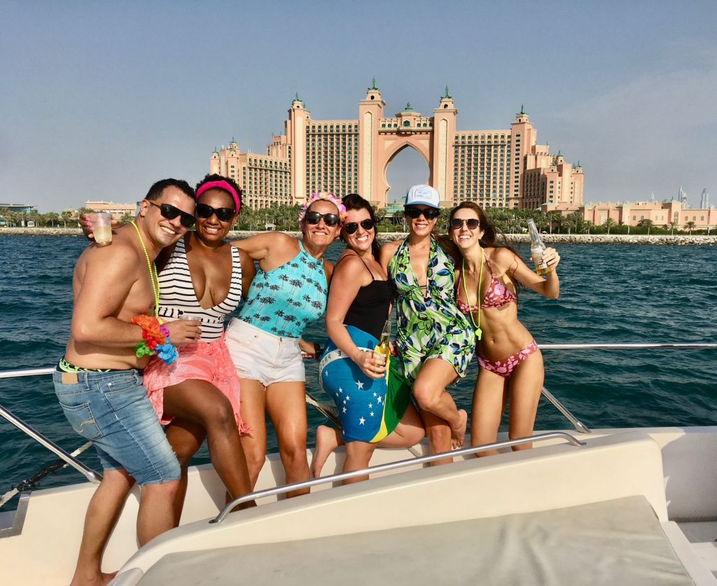 passeio de iate de luxo privativo em dubai hotel atlantis por do sol mar e mergulho burj al arab dubai marina ain dubai