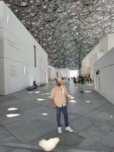 tour louvre abu dhabi em português saindo dubai arte históriaguia brasileiro em Dubai tour Abu Dhabi saindo de Dubai passeio em Abu Dhabi com guia em português